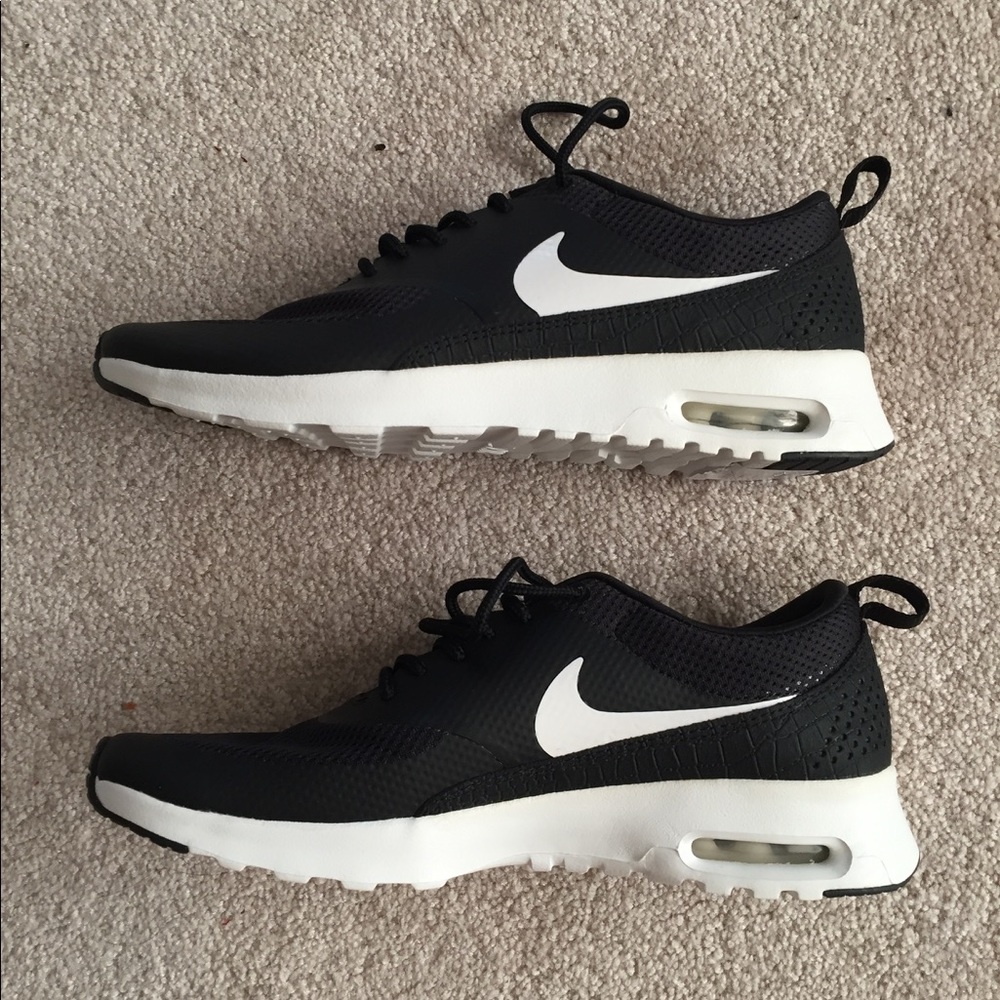 Nike Air Max Thea Sneakers 8.5 NWT